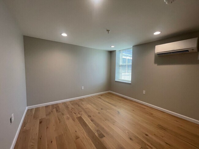 Building Photo - 2 Bedroom / 1 Bath Apt. Upstairs  Kingsport, TN