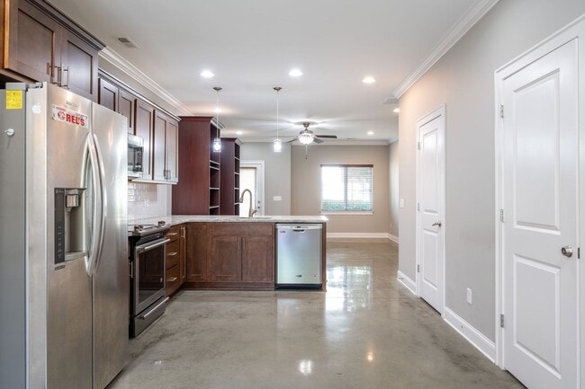 Building Photo - Location, Location , Location with this Be...