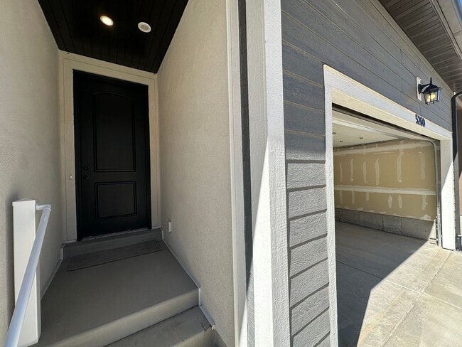 Building Photo - 5260 Acacia Dr