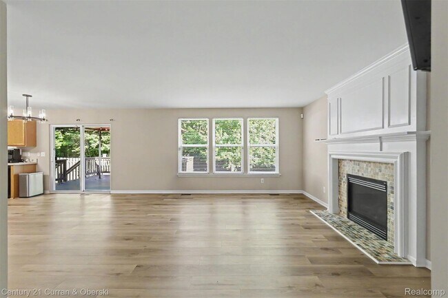 Building Photo - 7055 Oakridge Dr