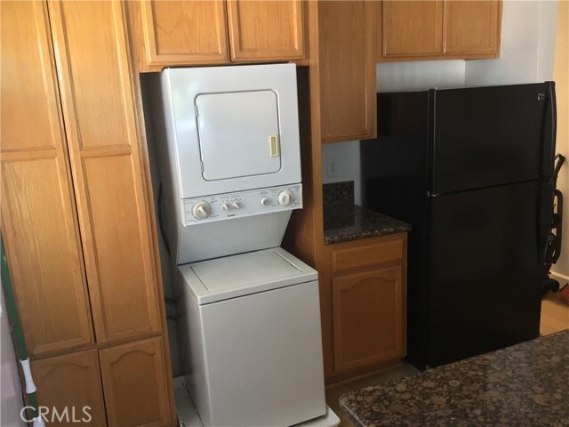 Building Photo - 128 W 9th St