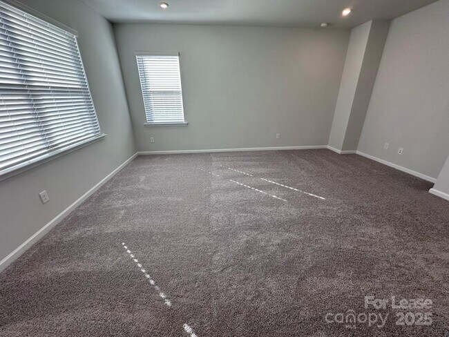 Building Photo - 5021 Kinsbridge Dr