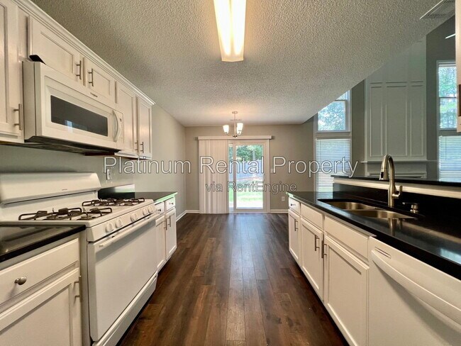 Building Photo - 2813 Priestcliff Dr SE
