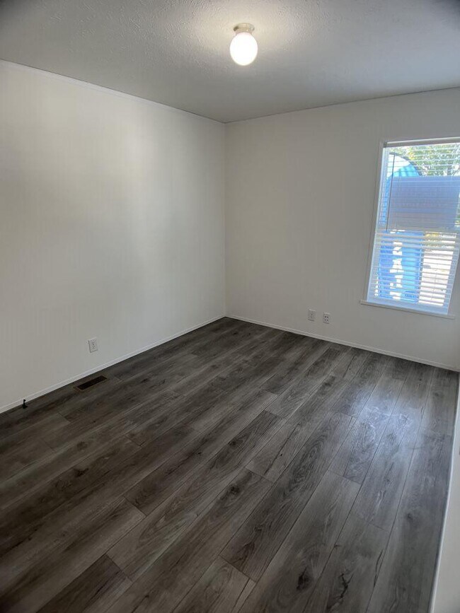 Building Photo - 13940 Bundoran Ave