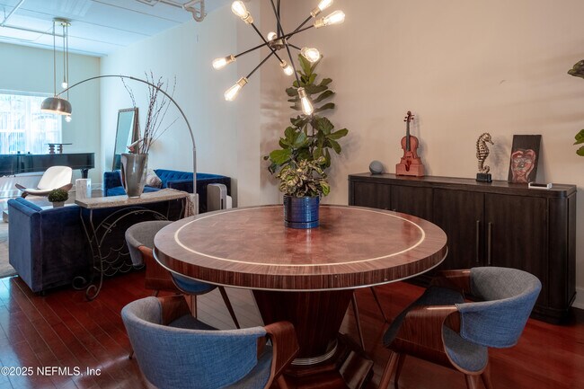 Building Photo - 1661 Riverside Ave