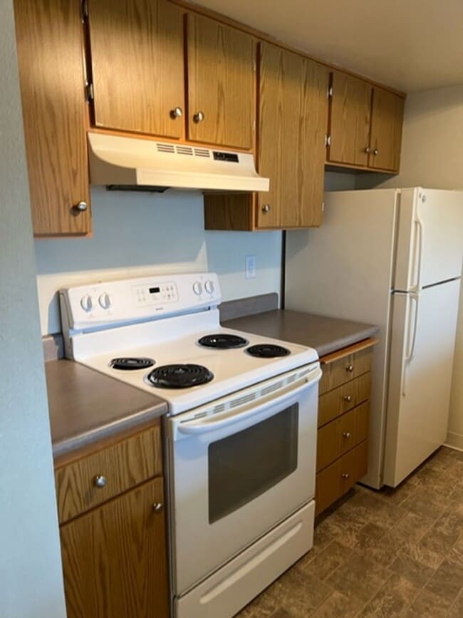 Building Photo - SINGLE LEVEL 2 BEDROOM CONDO
