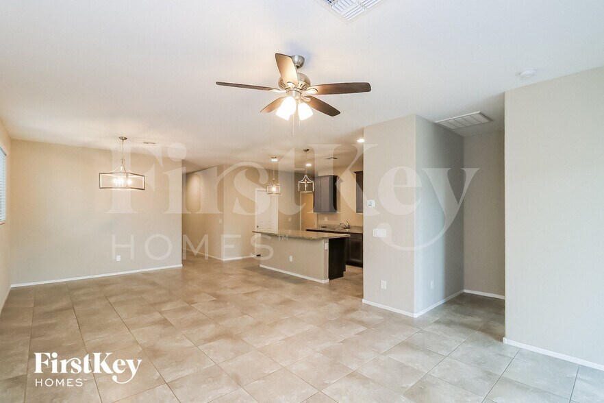 Building Photo - 6204 W Evergreen Rd