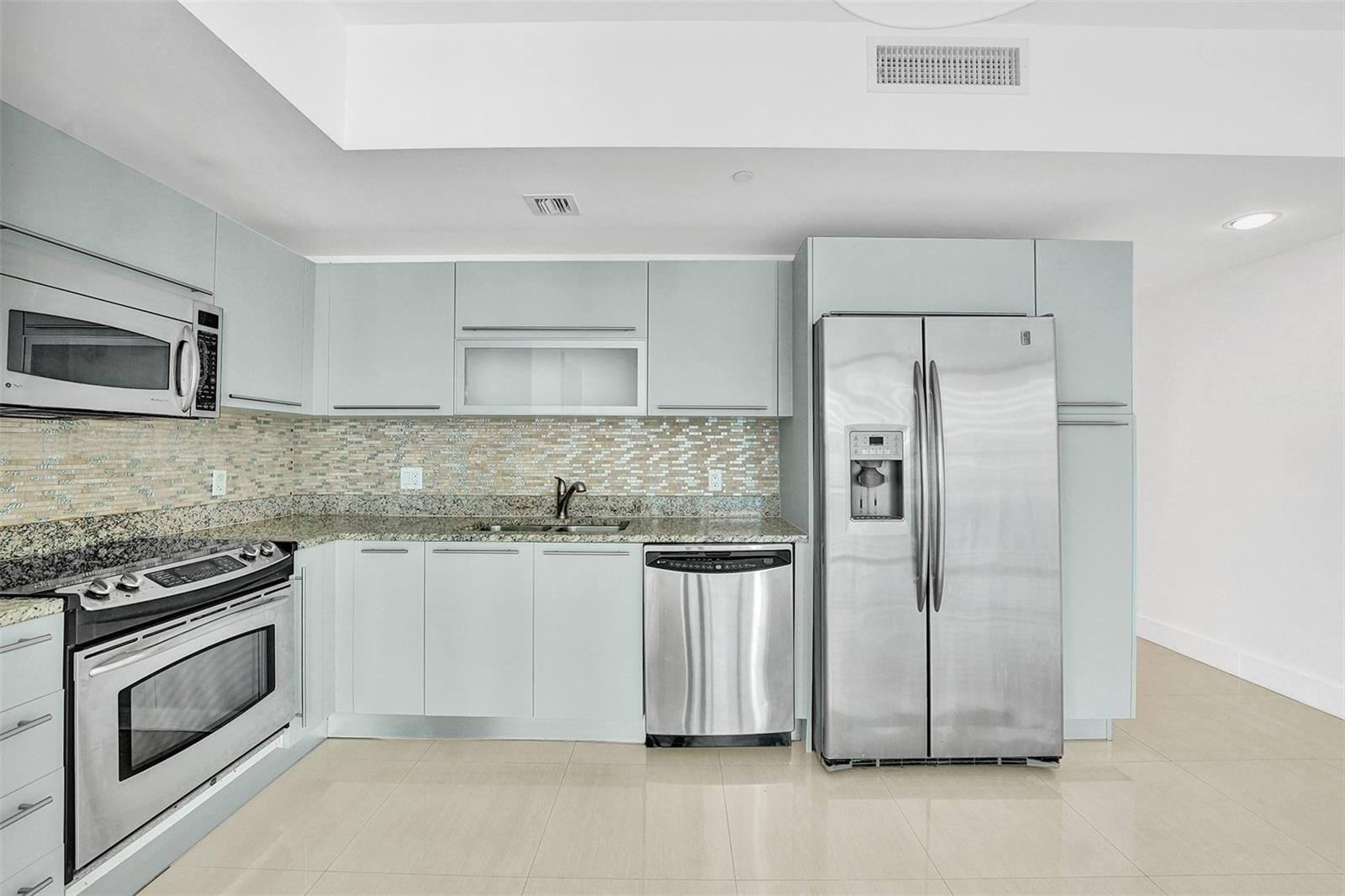 Building Photo - 950 Brickell Bay Dr