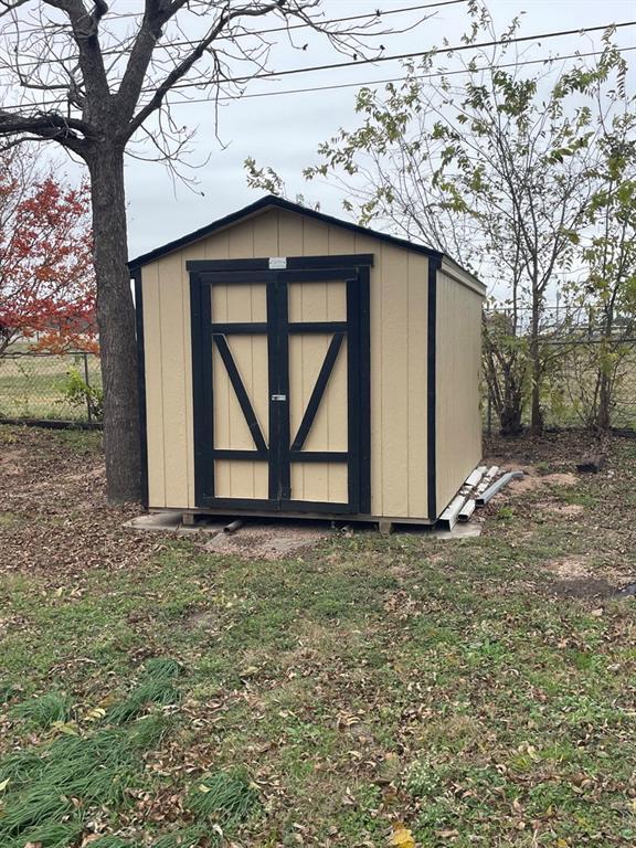 Building Photo - 300 Evergreen Cir