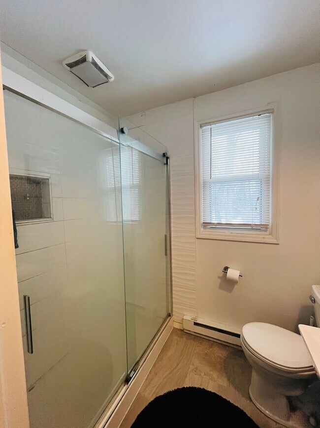 Building Photo - Beautifully Remodeled 2BR home in great neighborhood (Guilderland Schools)