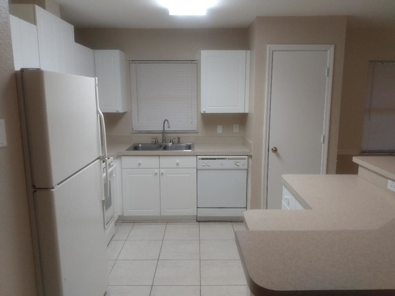 Building Photo - 7446 Pond Cir