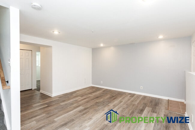 Building Photo - 10 Blackfoot Ct