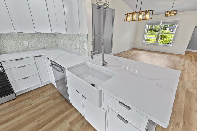 Building Photo - Modern Living Awaits!