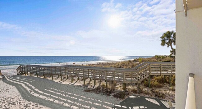 Building Photo - 556 Coral Ct