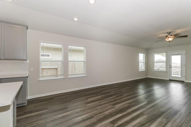 Building Photo - 117 Sun Grove Trl