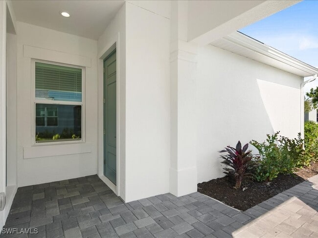 Building Photo - 2385 Ariane Dr