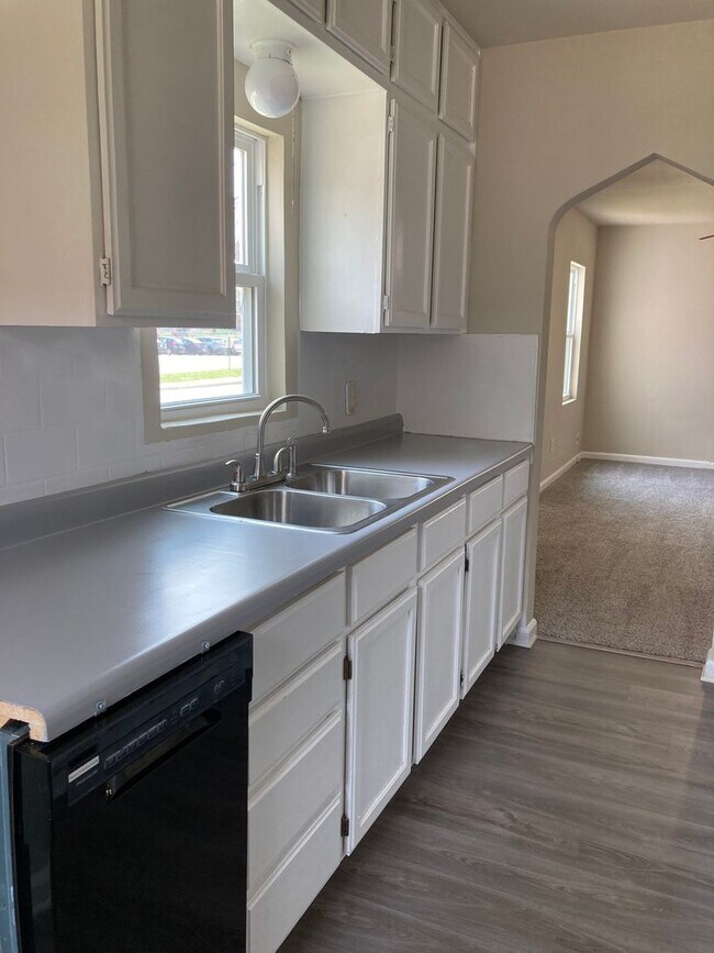 Building Photo - 3 Bedroom 2 Bathroom East Side Home