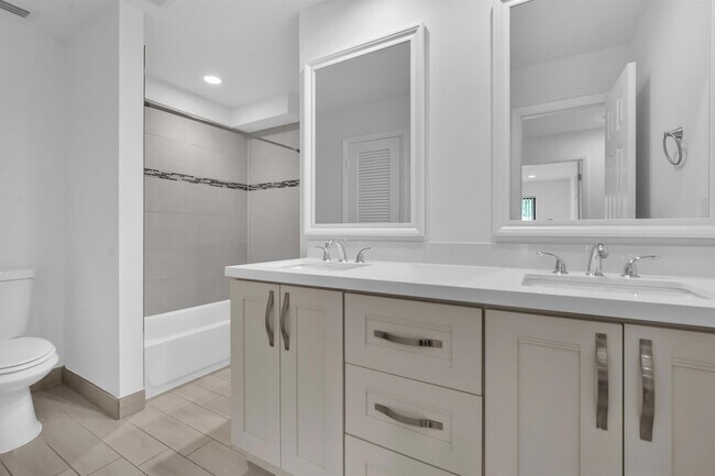 Building Photo - 6878 Entrada Pl