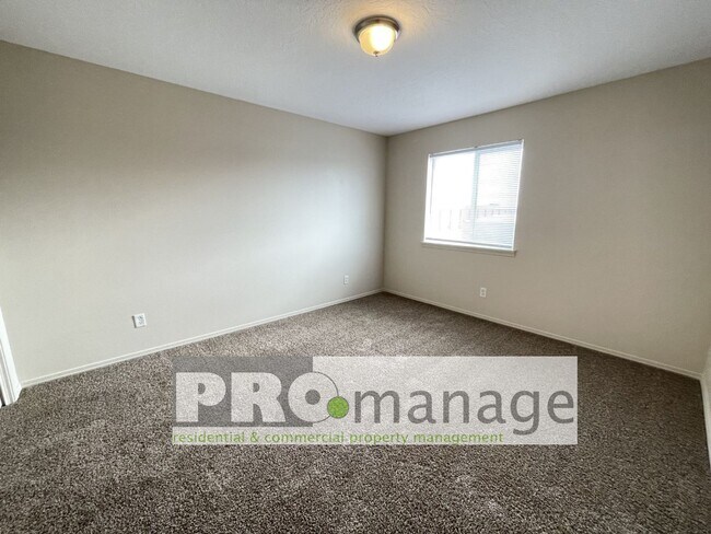 Building Photo - 2592 Prospect Dr