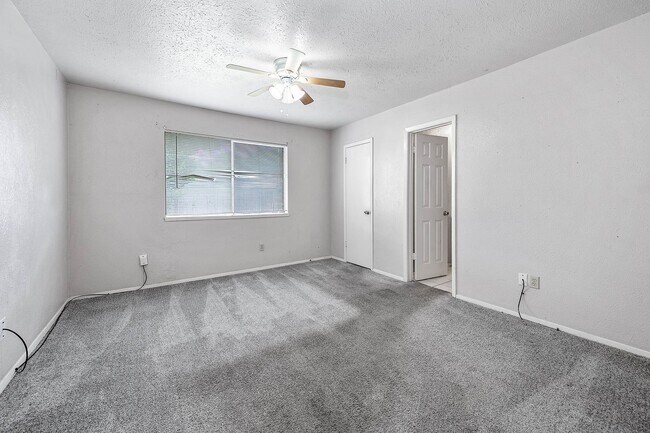Building Photo - 17035 Seven Pines Dr