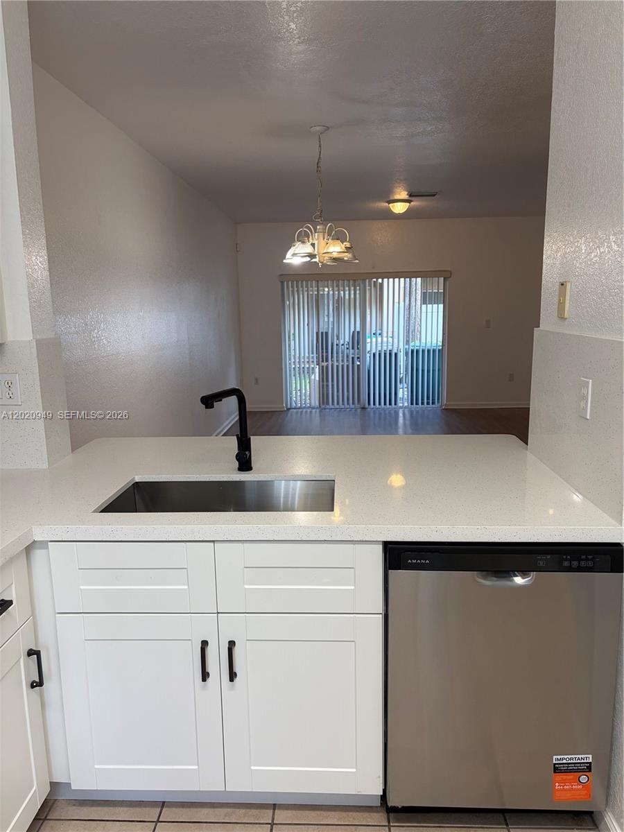 Building Photo - 8835 S Isles Cir