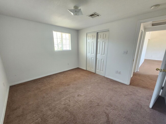 Building Photo - ****200 off 1st Month's Rent*** Two Bedroo...