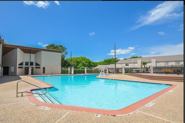 Building Photo - 3 BEDROOM TOWNHOME FOR LEASE IN LANGHAM CREEK