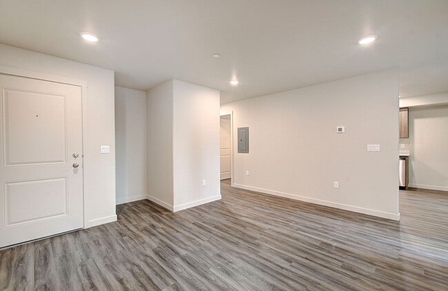 Building Photo - 404 NE 117th Ave
