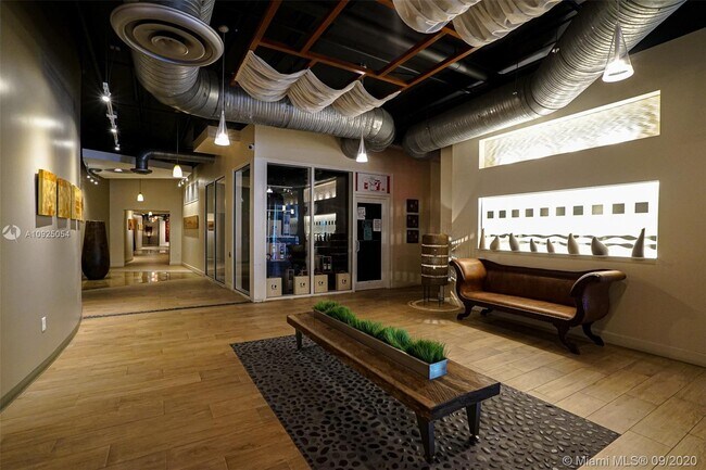 Building Photo - 10 SW South River Dr