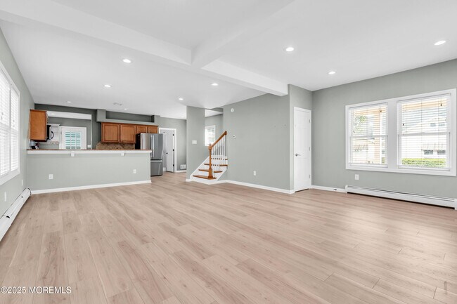 Building Photo - 300 Lareine Ave