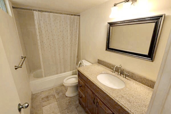 Bathroom - 350 Aoloa St