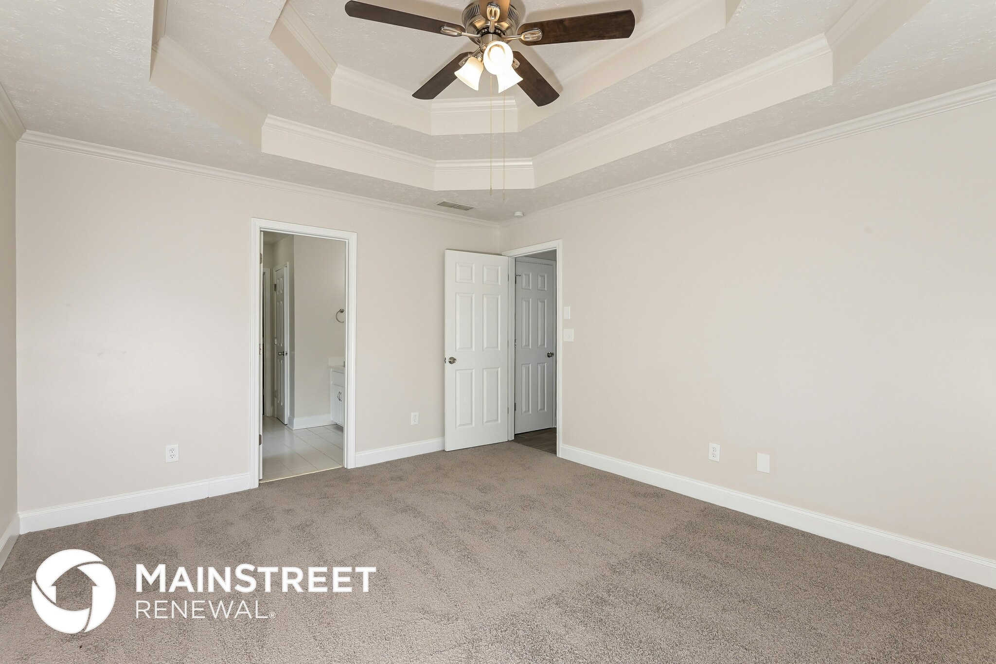 Building Photo - 1599 Queen Elizabeth Dr