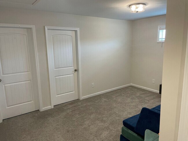 Building Photo - Stunning 4BR Home with Fenced Yard, Loft & Luxury Finishes in Elgin! Available June 2026!