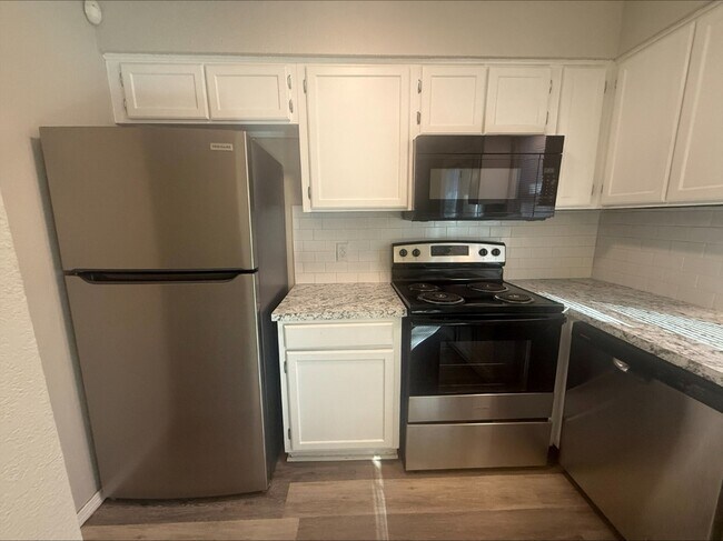 Building Photo - 5303 E 32nd Pl