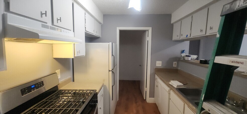 Kitchen - 10434 Doc Holliday Trl