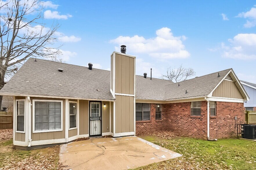 Building Photo - 7371 Hollorn Ln