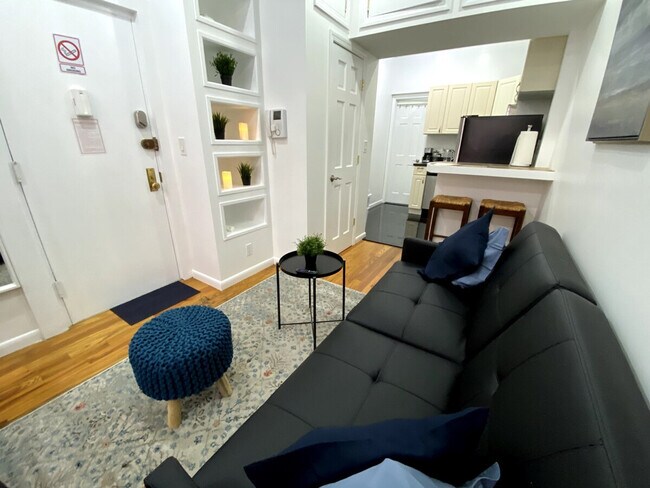 Building Photo - 310 E 103rd St