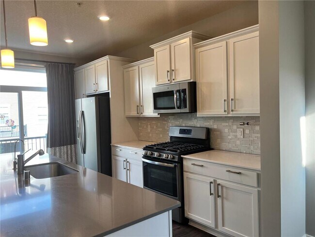Building Photo - 7262 Alvarado Ln N
