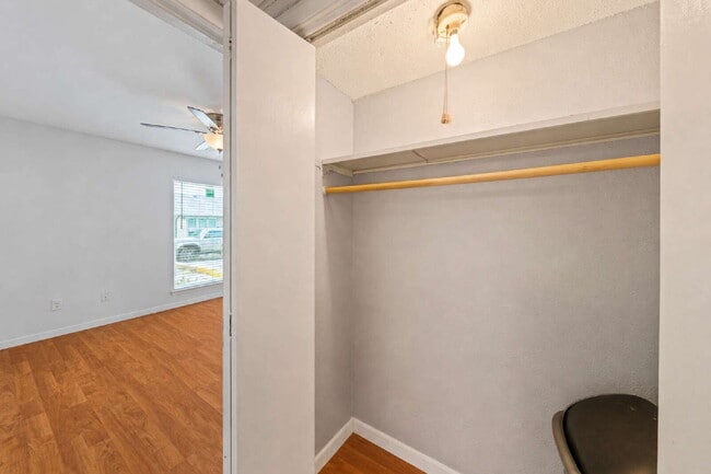 Building Photo - Clean & Bright Gated 1BR Near Downtown Austin