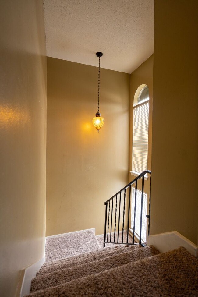 Building Photo - Spacious Backyard, 2 Car Garage, Close to NW Expressway!