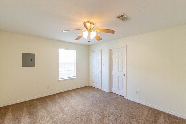 Building Photo - 3 Bedroom 2 Bath - D'Iberville