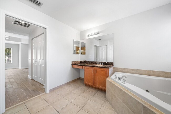 Building Photo - 8845 Sandy Crest Ln