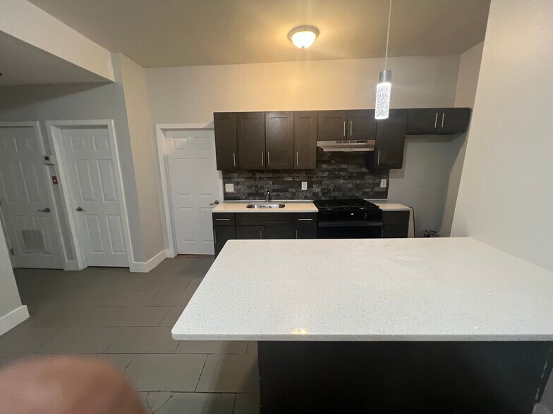 Kitchen - 62 Farley Ave