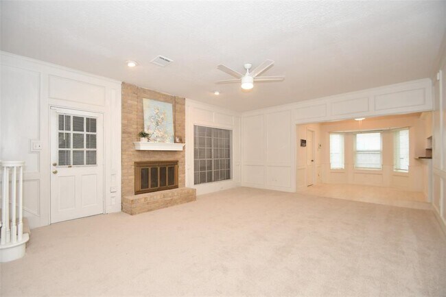 Building Photo - 7614 Club Lake Dr