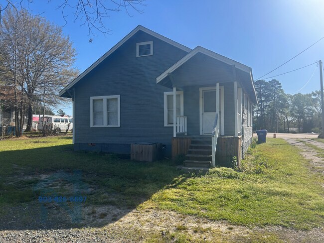 Building Photo - 1006 Nelson Blvd