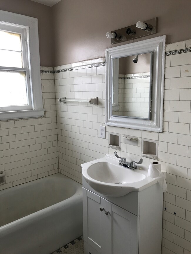 Building Photo - 3235 W Grand St