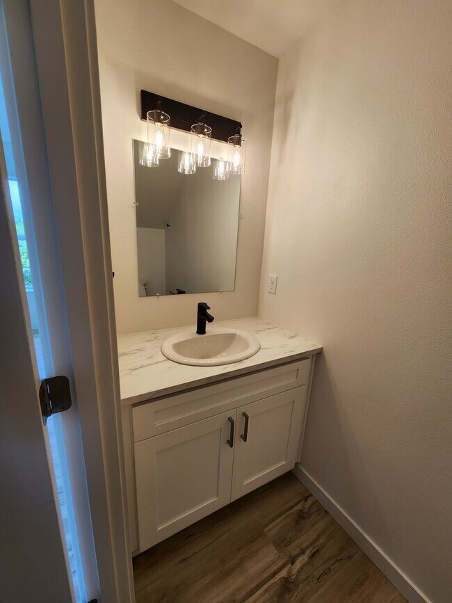 Building Photo - 1014 Peach Rd