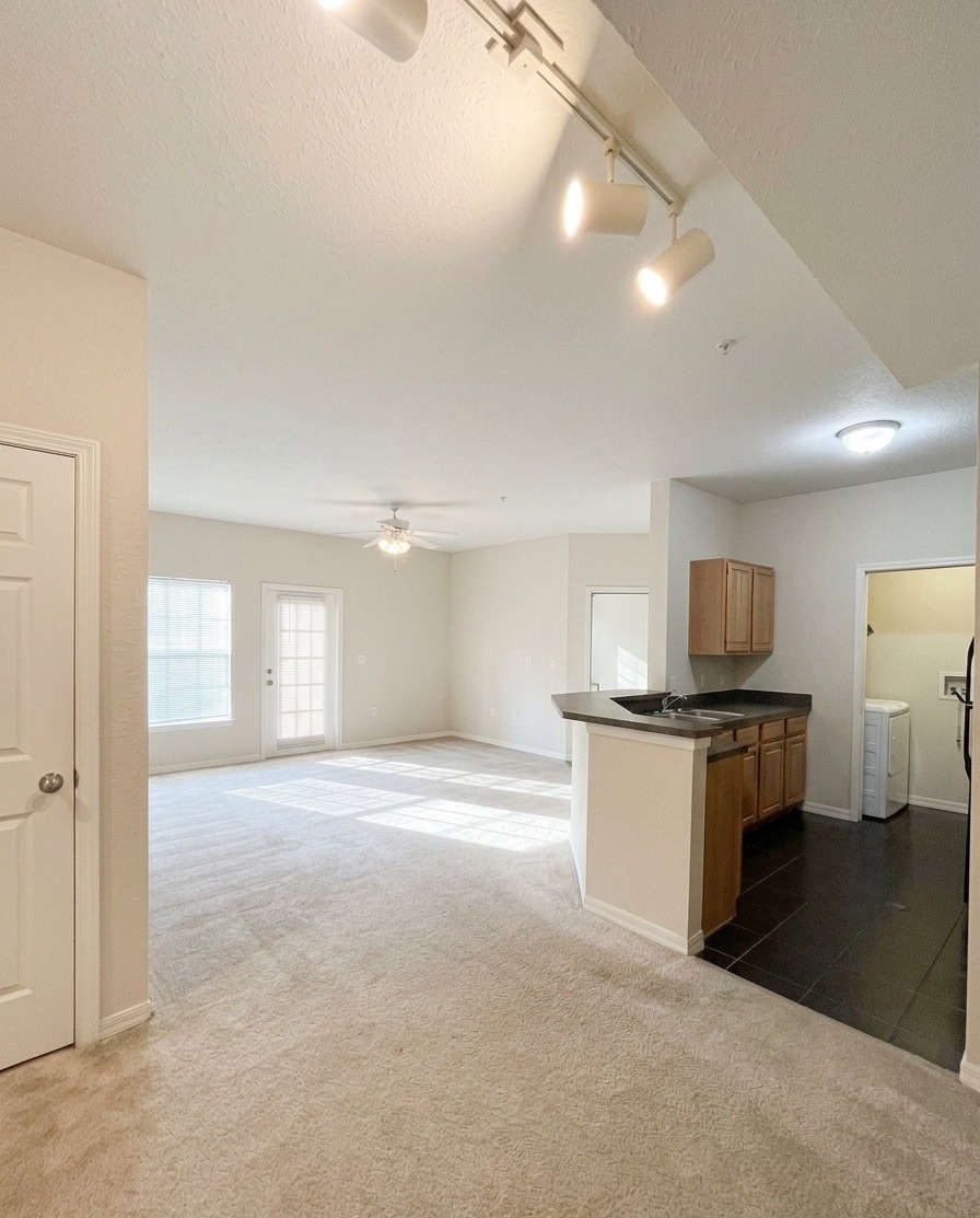 Building Photo - 6071 Westgate Dr
