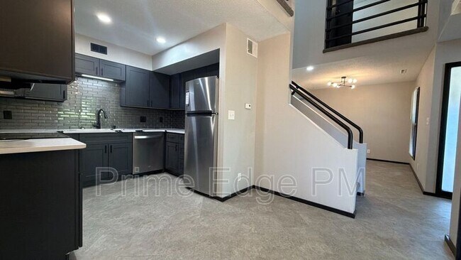 Building Photo - 1821 Ridgehaven Ct