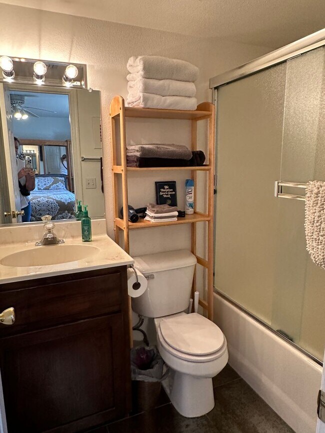 Building Photo - Available May through November 2026 Short term, Pool home, Furnished